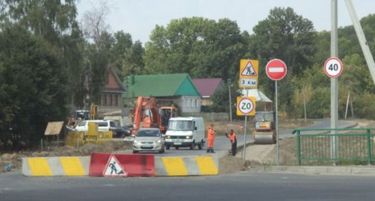 Участок дороги, торжественно открытой в конце августа, долгое время не могли отремонтировать из-за отсутствия денег