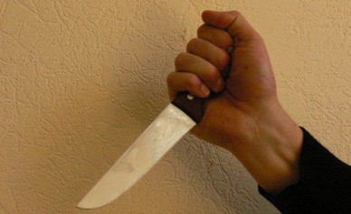 Курянин нанес бывшей жене 15 ножевых ранений и сдался полиции