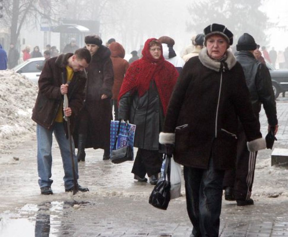 На маленькую зарплату дворника идут от безысходности или для подработки