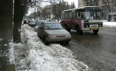 В Курске снегопад парализовал движение автотранспорта