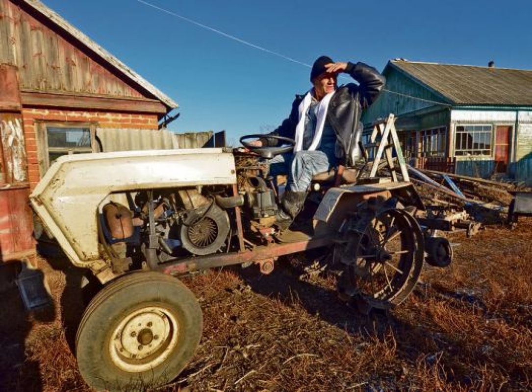 Свой трактор Виктор Александрович
собрал без единого чертежа