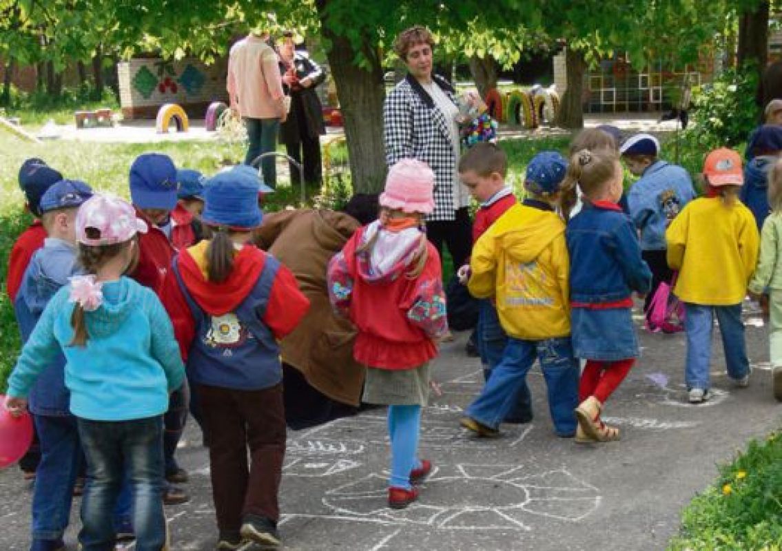 Похоже, скоро единственное, чему дети будут учиться в саду, — рисование на асфальте