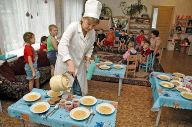В курском детском саду еду для детей собирают с родителей