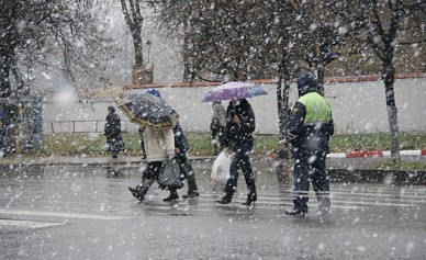 Курян предупреждают о мокром снеге, гололеде и сильном ветре