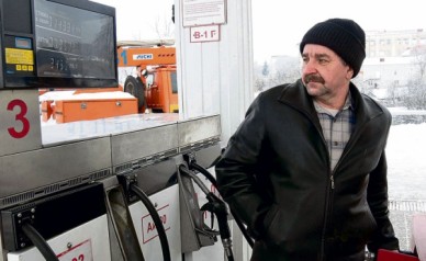 В апреле бензин подорожает на 2 рубля