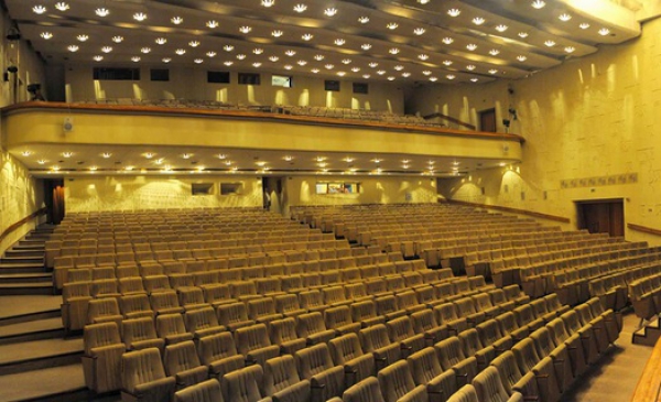 Билеты на спектакли курского областного драматического театра можно купить в Интернете