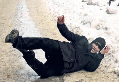 Куряне «ломаются» на льду каждый день