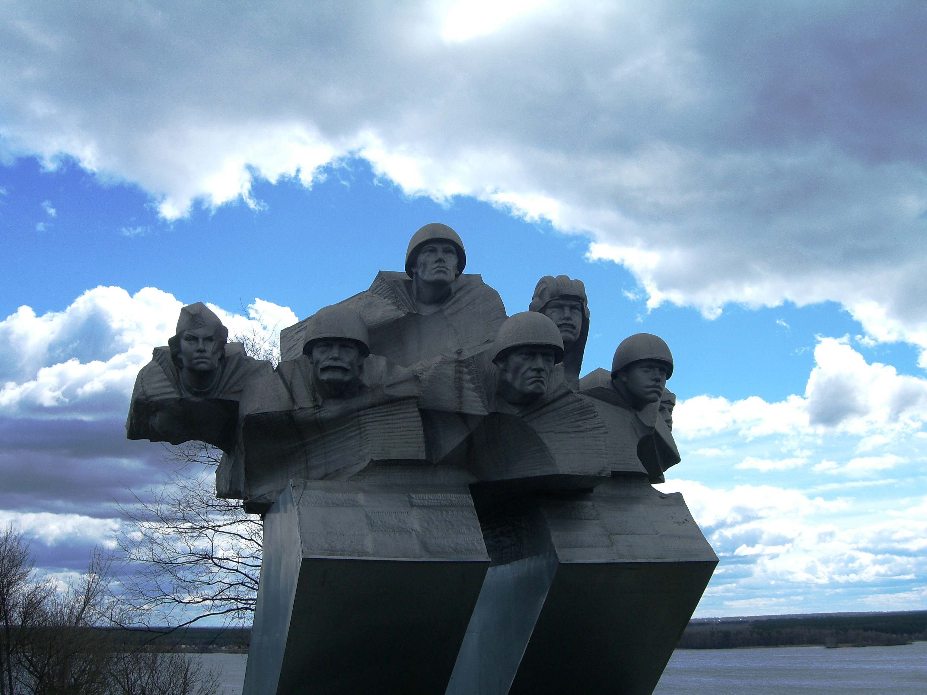 Плацдарм. Меориал Шкловский плацдарм. Шиловский плацдарм памятник. Шиловский плацдарм Воронеж. Монумент Сушкова на Шиловском плацдарме.