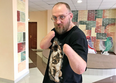 «Посмотрите на меня и сделайте больше»