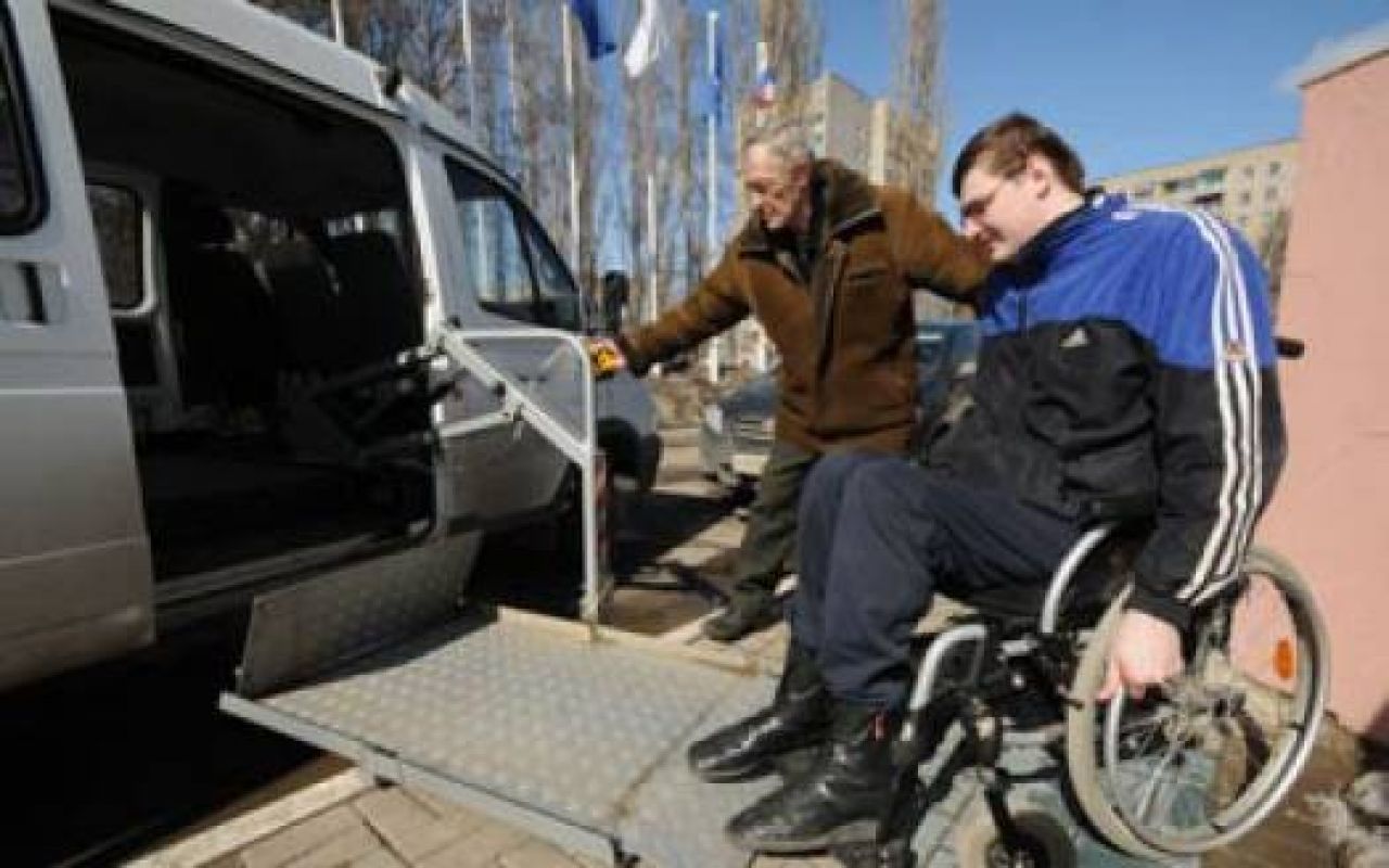 Социальное такси севастополь. Социальное такси. Автомобиль для инвалидов колясочников. Социальное такси москва мосгортранс. Социальное такси хабаровск.