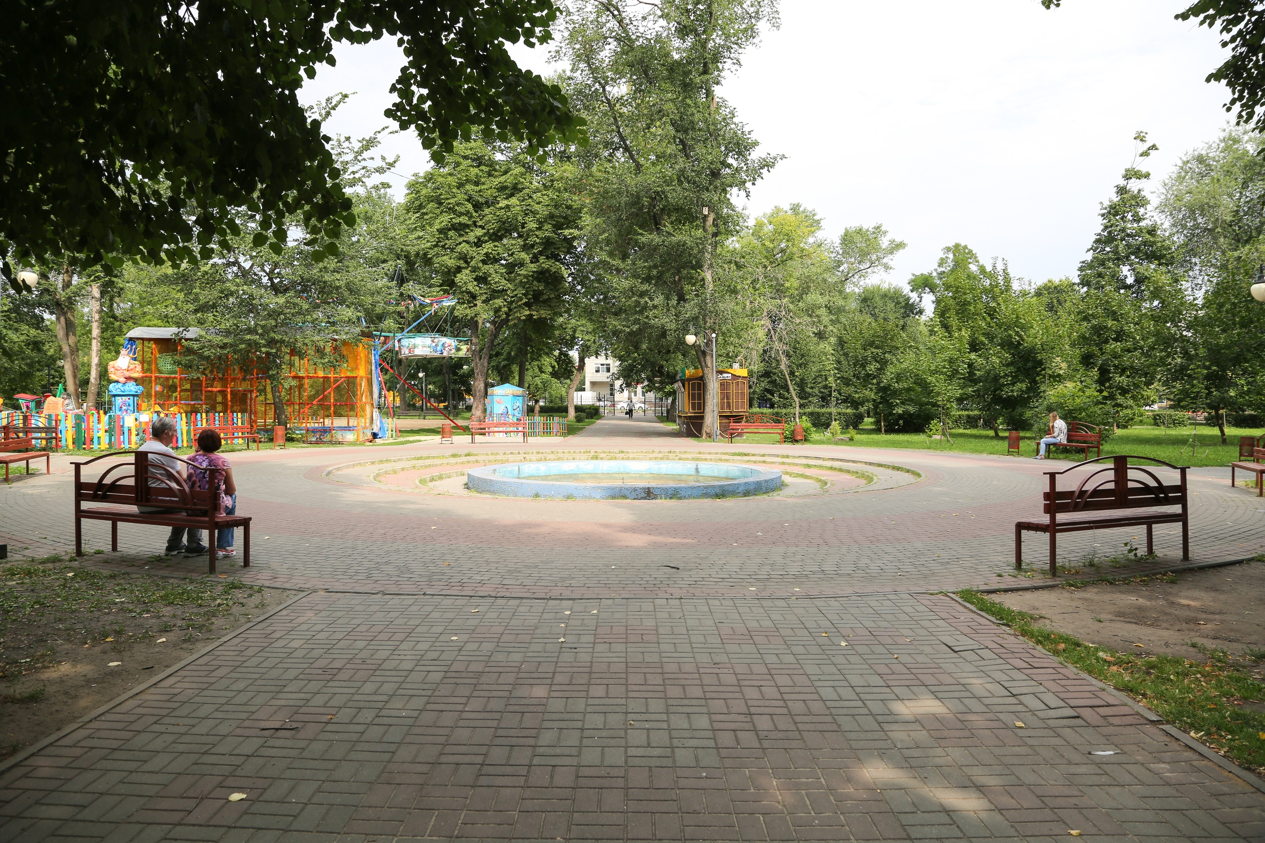 Парк жим воронеж. Парке имени дурова. Парк им дурова в воронеже. Парке имени дурова. Парк дурова воронеж призраки.